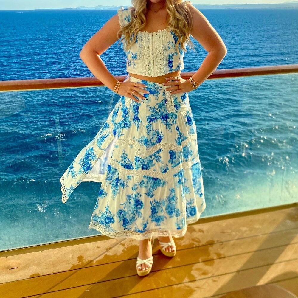 Altar'd State Belle Floral Corset Top and Midi Skirt (Blue and White Floral) XL